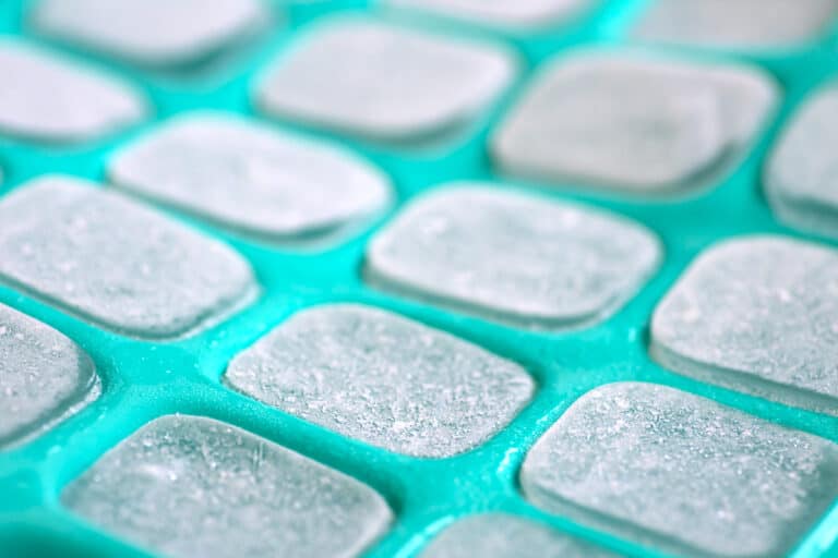 7 Best Silicone Ice Cube Trays With Lids [2024]