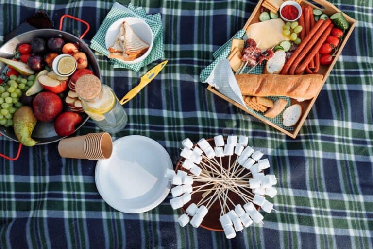 How To Keep Food Warm At A Picnic