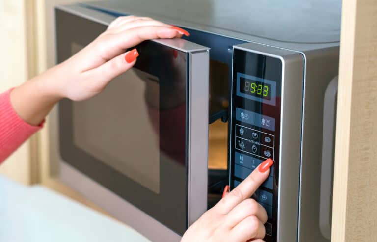 Can You Put Paper Towels in the Microwave?