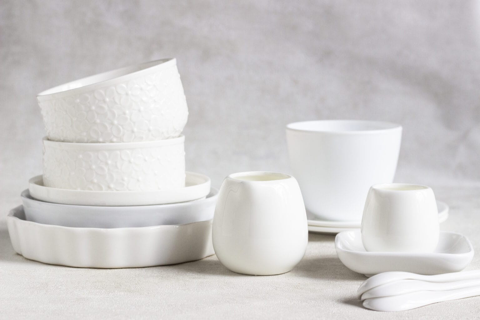 Ceramic vs Porcelain Dishes – What’s the Difference? - Foods Guy